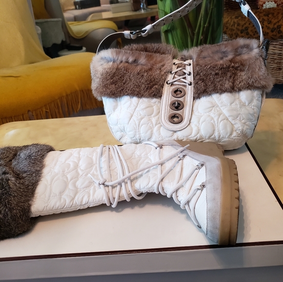 Coach fur trimmed knee boot, with Matching purse. - Picture 4 of 5